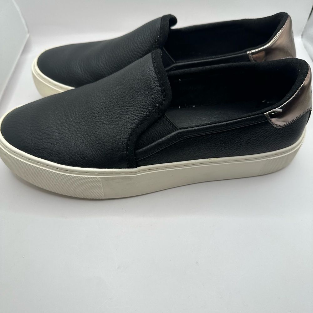 Ugg Cahlvan Black Leather Slip On Gold Accent Sneakers Size 7.5 - Picture 5 of 10